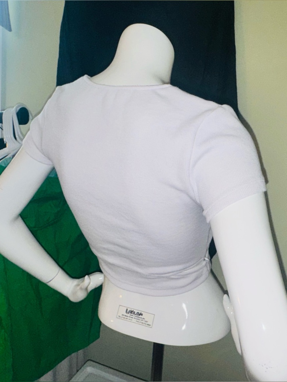 👑 Size Small Sexy Signature White Ribbed Ring-Front Cutout Crop Top - Picture 7 of 10